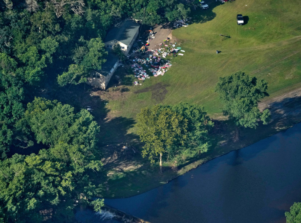 Porodice žrtava poplava u kampu za devojčice u Teksasu podnele tužbe zbog nemara