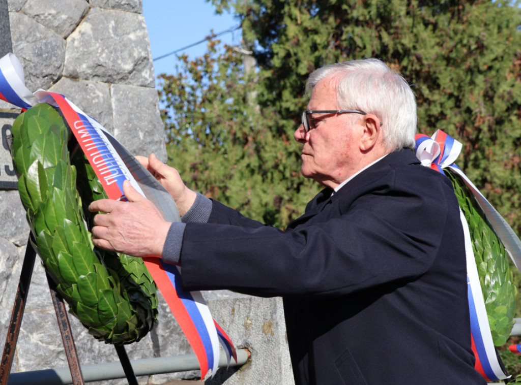 Polaganjem venaca na spomenik „Četiri vere” u Čačku obeležen Dan primirja