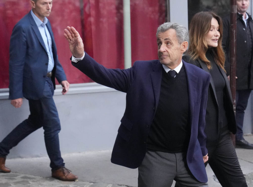 Sarkziju zabranjeno da kontaktira Darmanena