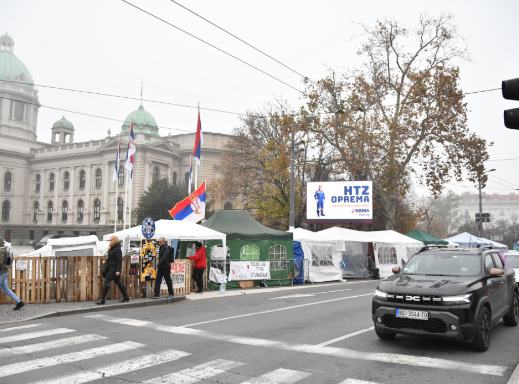 Ispred Skupštine mirno, Takovska i Bulevar kralja Aleksandra prohodni za saobraćaj