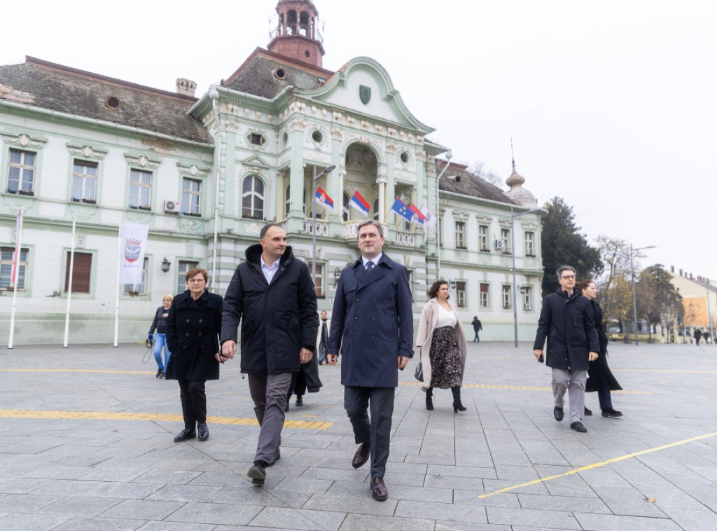 Ministar Selaković posetio Zrenjanin: Rekonstrukcija Narodnog pozorišta među prioritetima