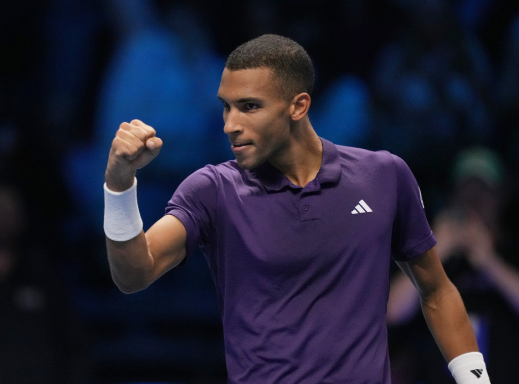 Feliks Ože-Alijasim posle preokreta pobedio Bena Šeltona na ATP finalu u Torinu