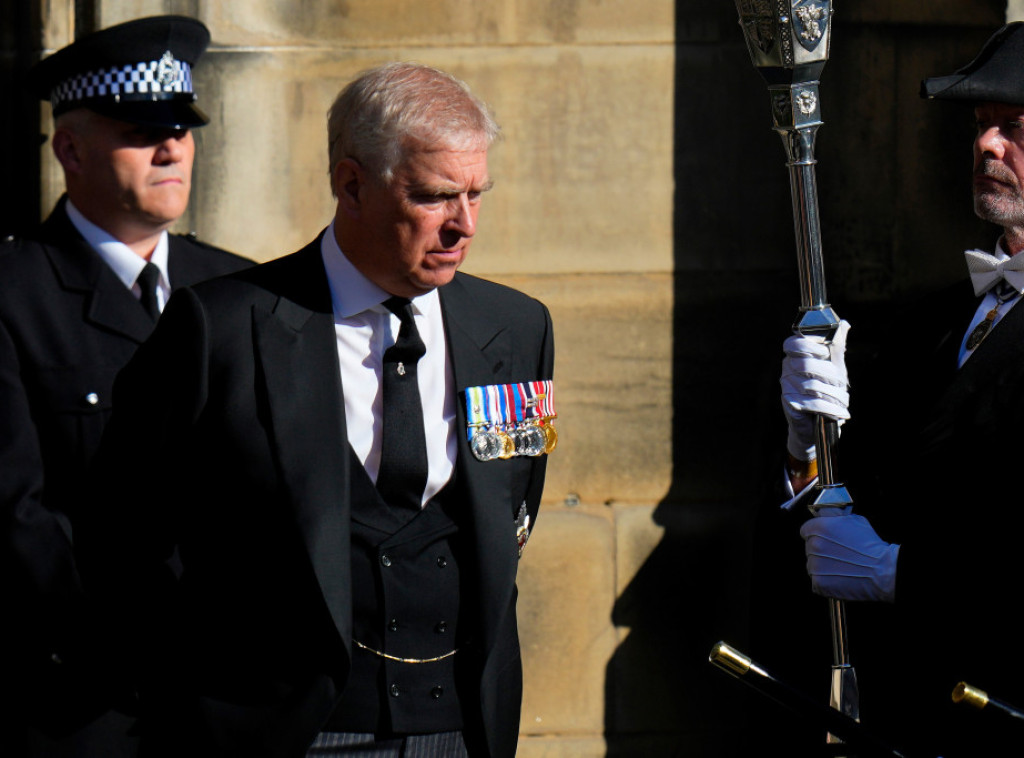 Bakingemska palata potvrdila: u prezimenu princa Endrjua stoji crtica