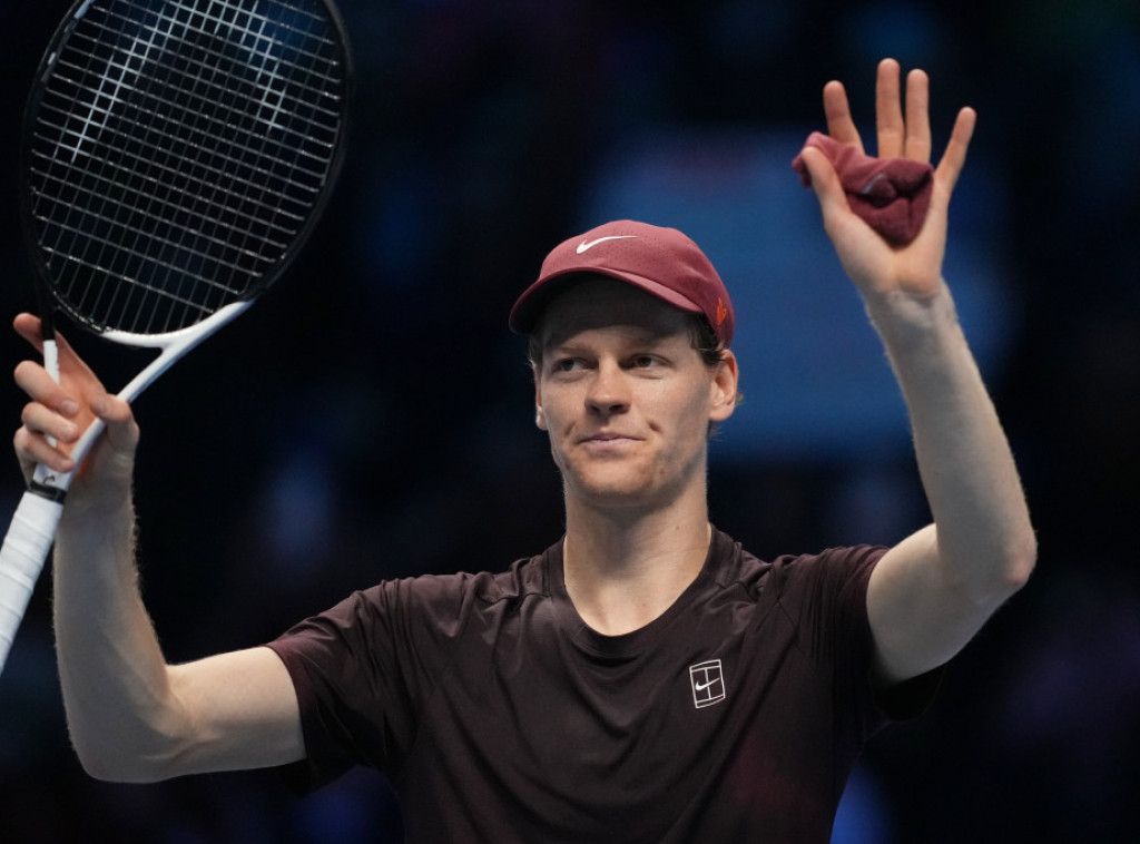 Italijanski teniser Siner pobedio Zvereva i obezbedio polufinale završnog mastersa