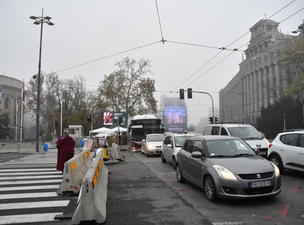 Ispred Skupštine mirno, Takovska i Bulevar kralja Aleksandra prohodni za saobraćaj