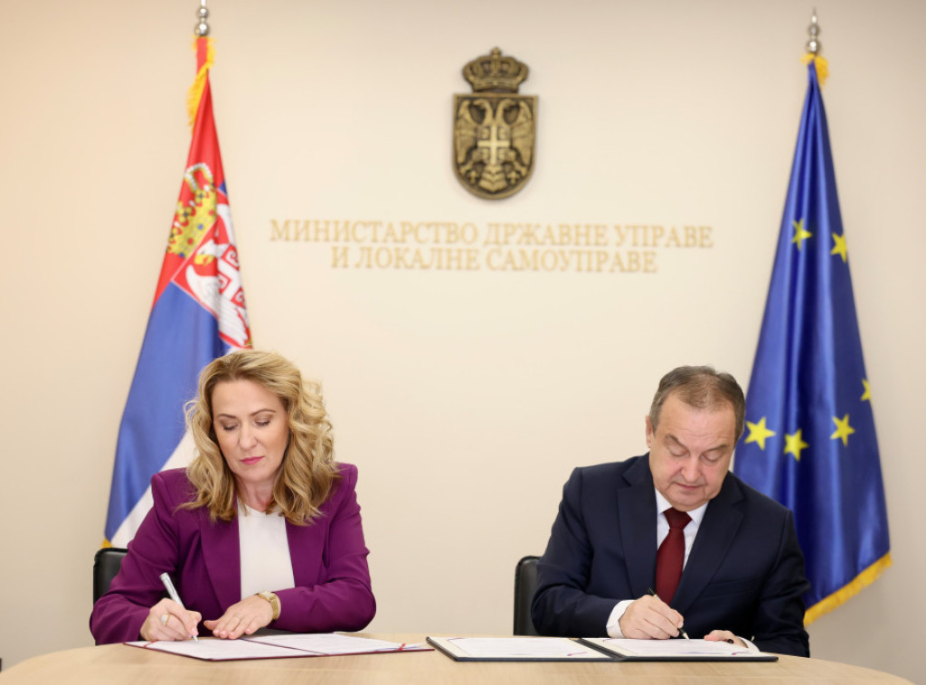 Ivica Dačić i Snežana Paunović potpisali sporazum o saradnji u izdavanju ličnih dokumenata