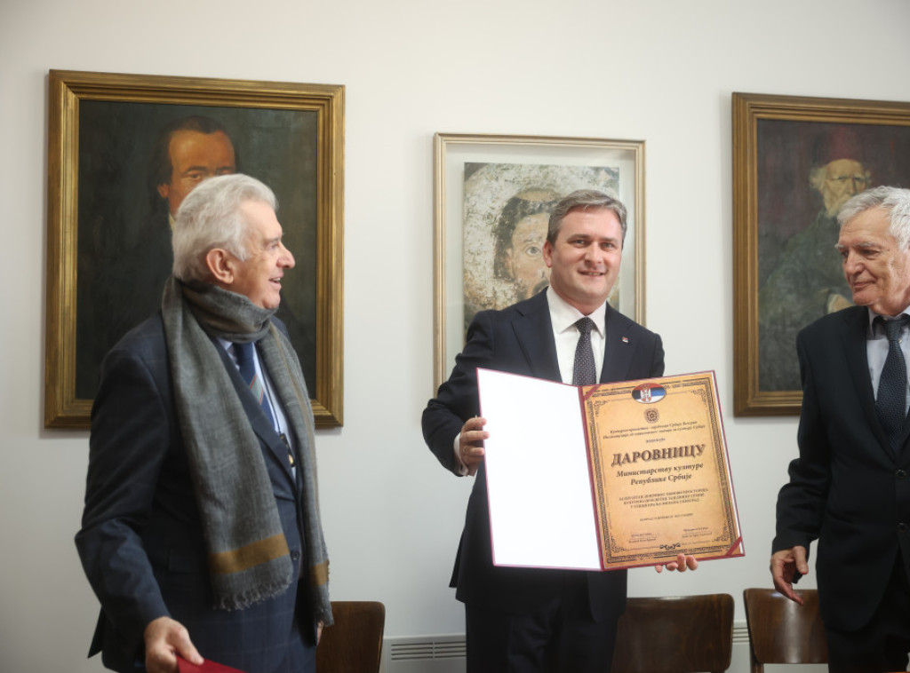 Nikoli Selakoviću uručena zahvalnica  Kulturno-prosvetne zajednice Srbije