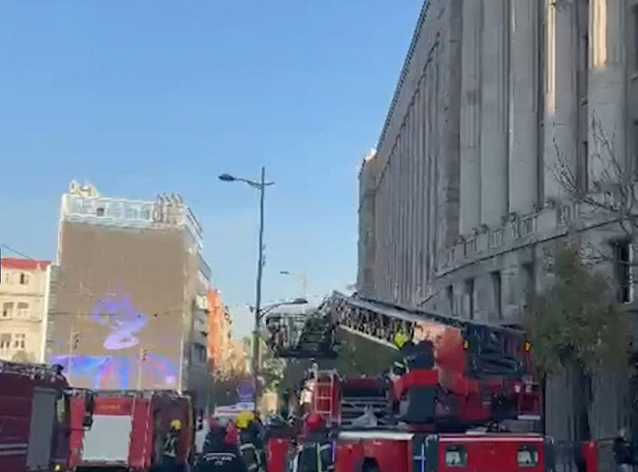 U Glavnoj pošti u Takovskoj intervenisali vatrogasci, goreli kablovi na klima uređaju