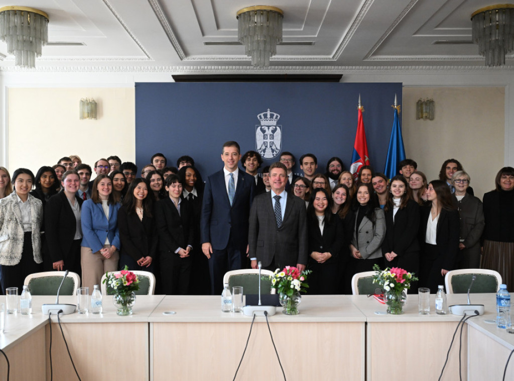 Ministar Đurić sa studentima Američkog univerzitetskog centra o političkim pitanjima u Srbiji