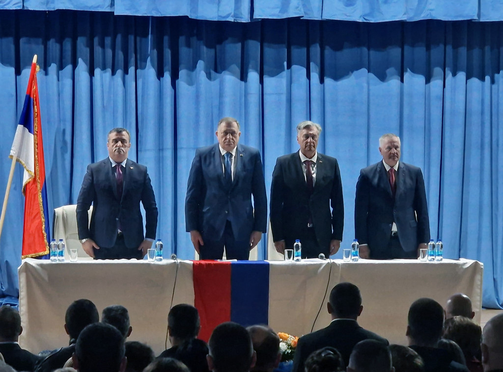 Izborna tribina SNSD-a u Zvorniku: Svi koji glasaju protiv Karana glasaju za Šmita