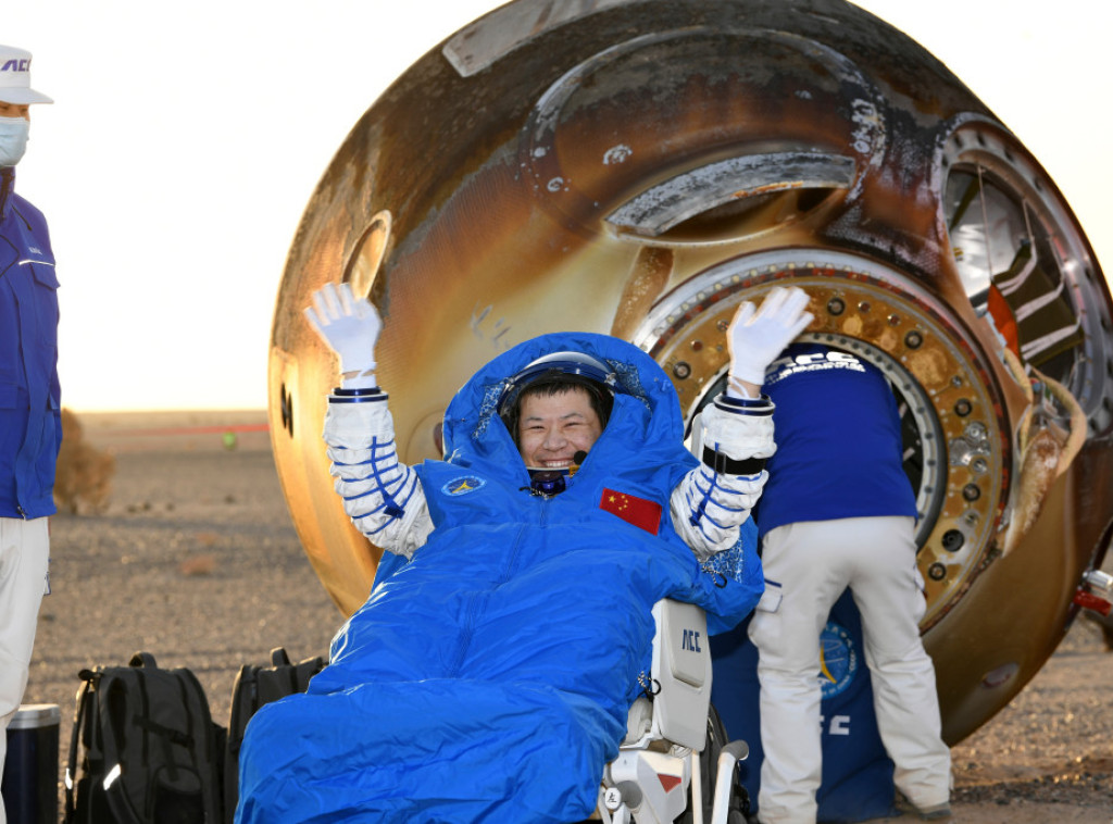 Kineska letelica Šendžou-21 uspešno sletela na zemlju
