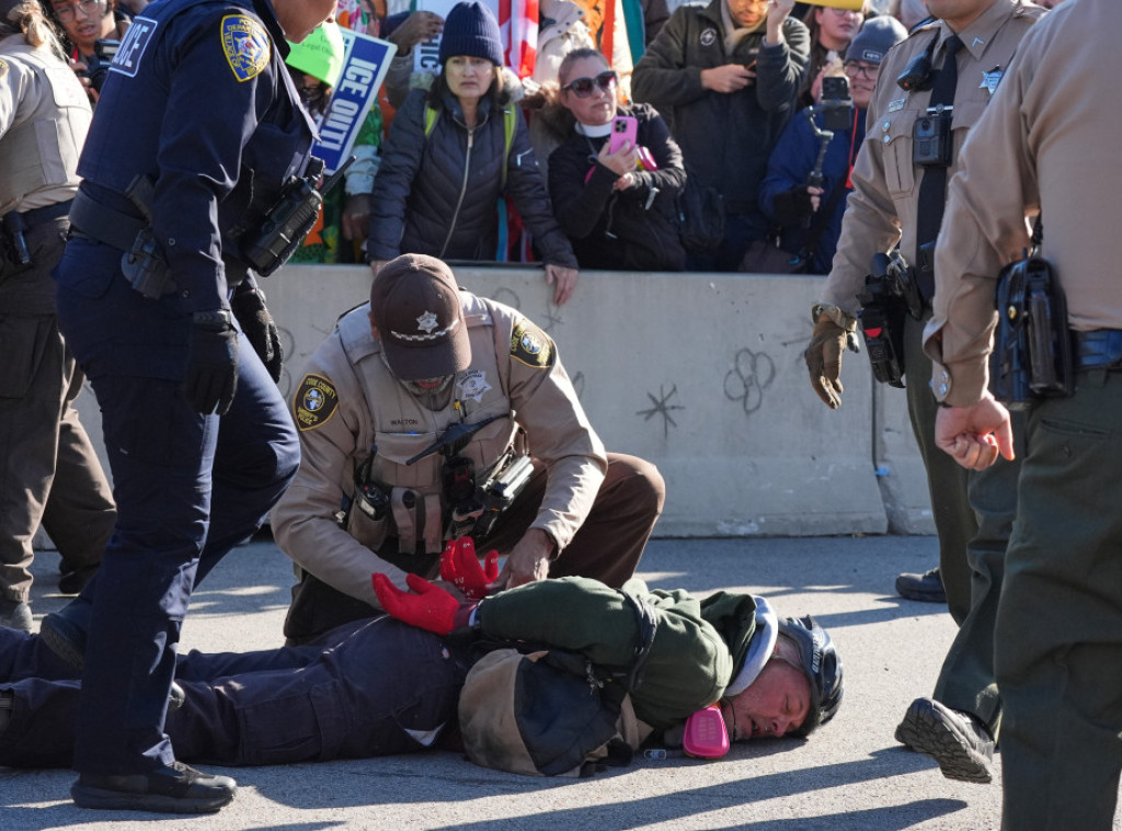 Dvadesetak ljudi uhapšeno na protestu ispred imigracionog centra u blizini Čikaga