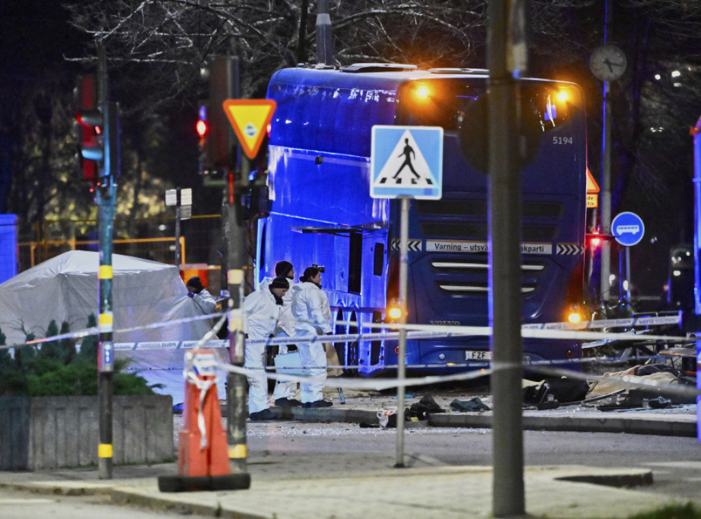 Autobus u Stokholmu udario u stanicu, troje poginulo, vozač uhapšen
