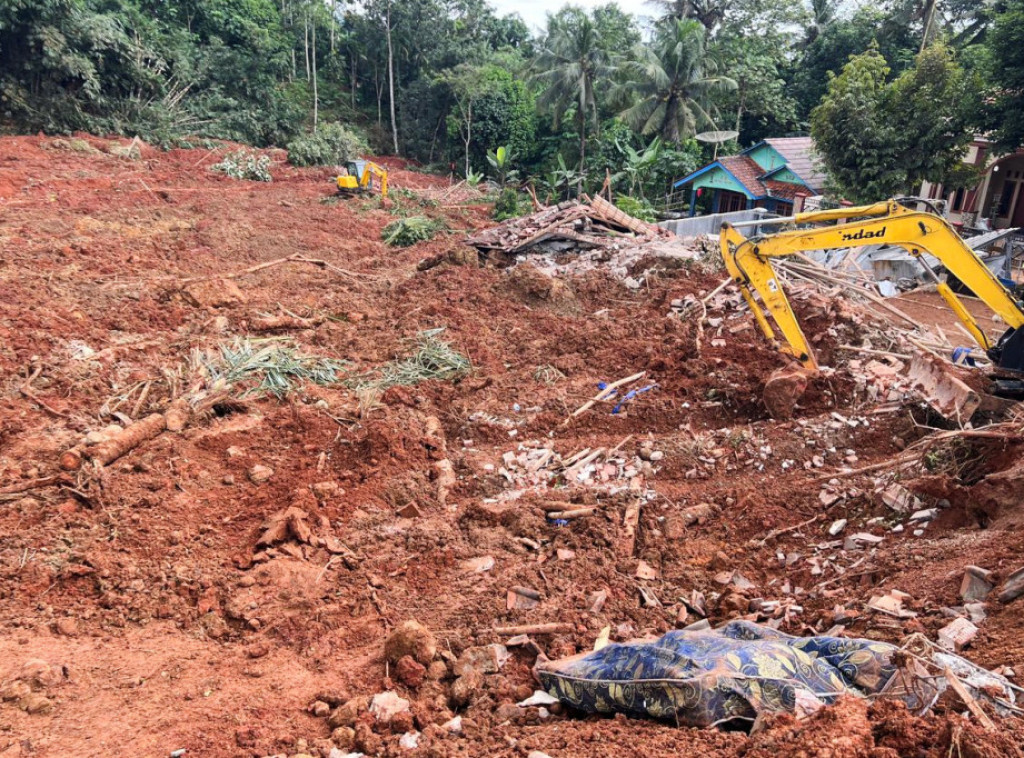 Broj žrtava u klizištu na centralnoj Javi porastao na 30