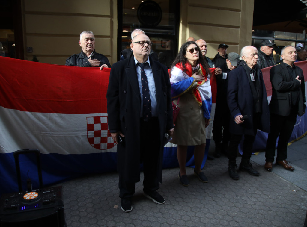 Nekoliko ekstremnih desničara protestvovalo ispred Srpskog narodnog veća u Zagrebu