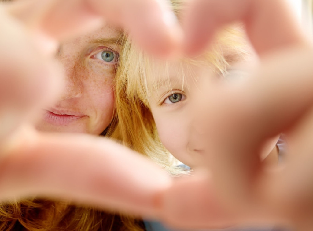 Vladimir Putin naložio produživanje mesečne novčane pomoći porodicama sa više dece