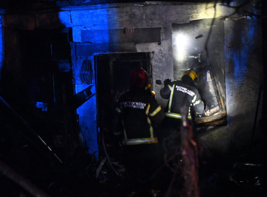 MUP: Požar u Ulici Albanske spomenice lokalizovan, nema povređenih