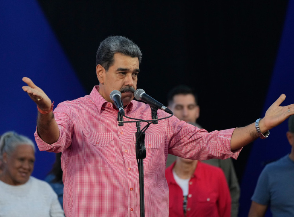 Maduro pevao 'Imagine' Džona Lenona usred jačanja američkog vojnog pritiska