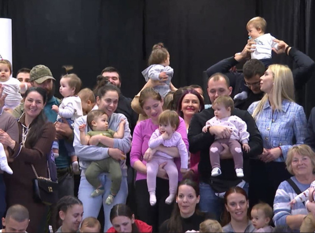 Karavan roditeljstva na Novom Beogradu: Nastavlja se snaženje porodica širom Srbije