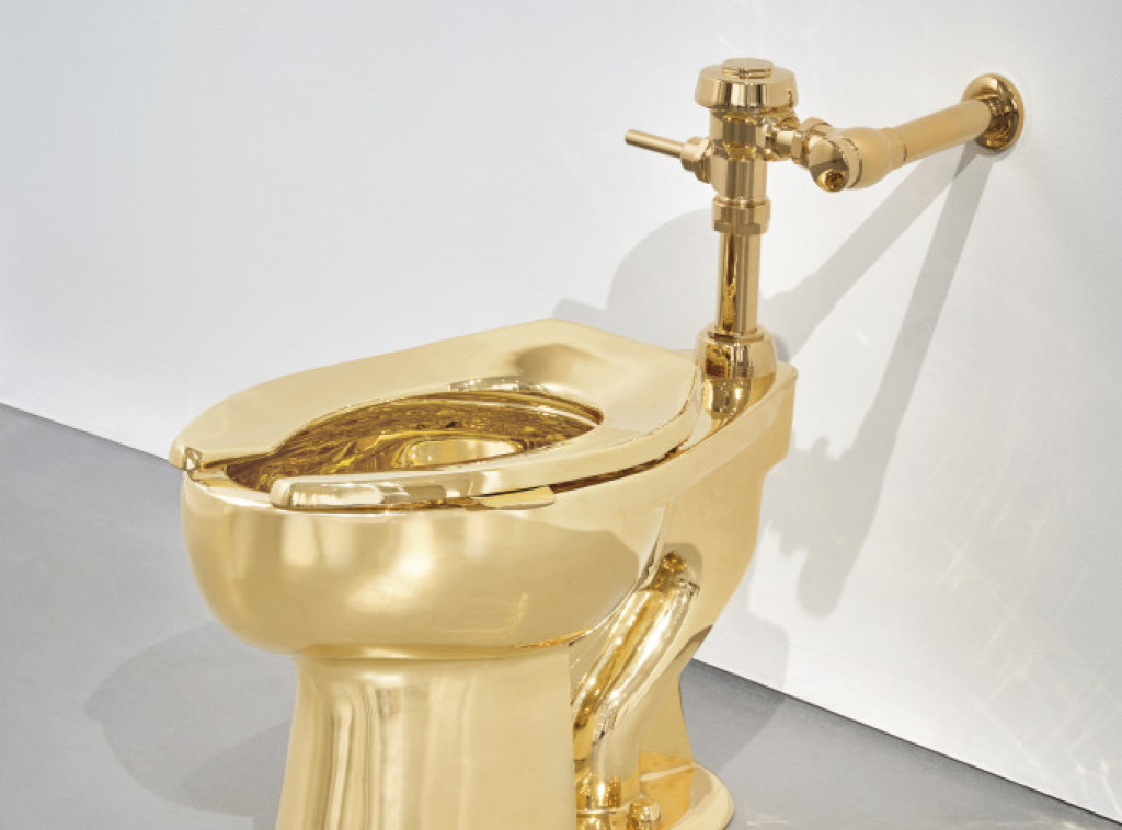 Američka kompanija kupila zlatni toalet vredan 12 miliona dolara