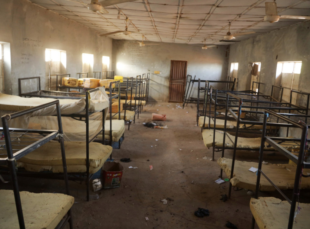 Direktor škole: Jedna od 25 učenica otetih iz internata u Nigeriji pobegla iz zarobljeništva