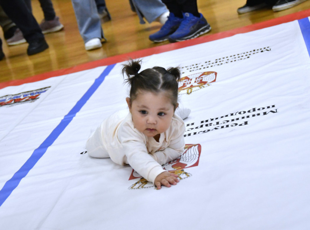 Na Karavanu roditeljstva na Voždovcu više od 40 beba učestvovalo u Puzijadi