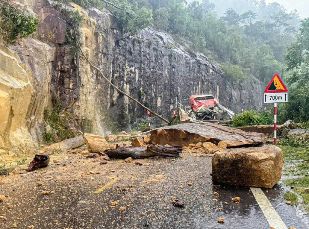 Najmanje 10 poginulih u poplavama i klizištima u Vijetnamu