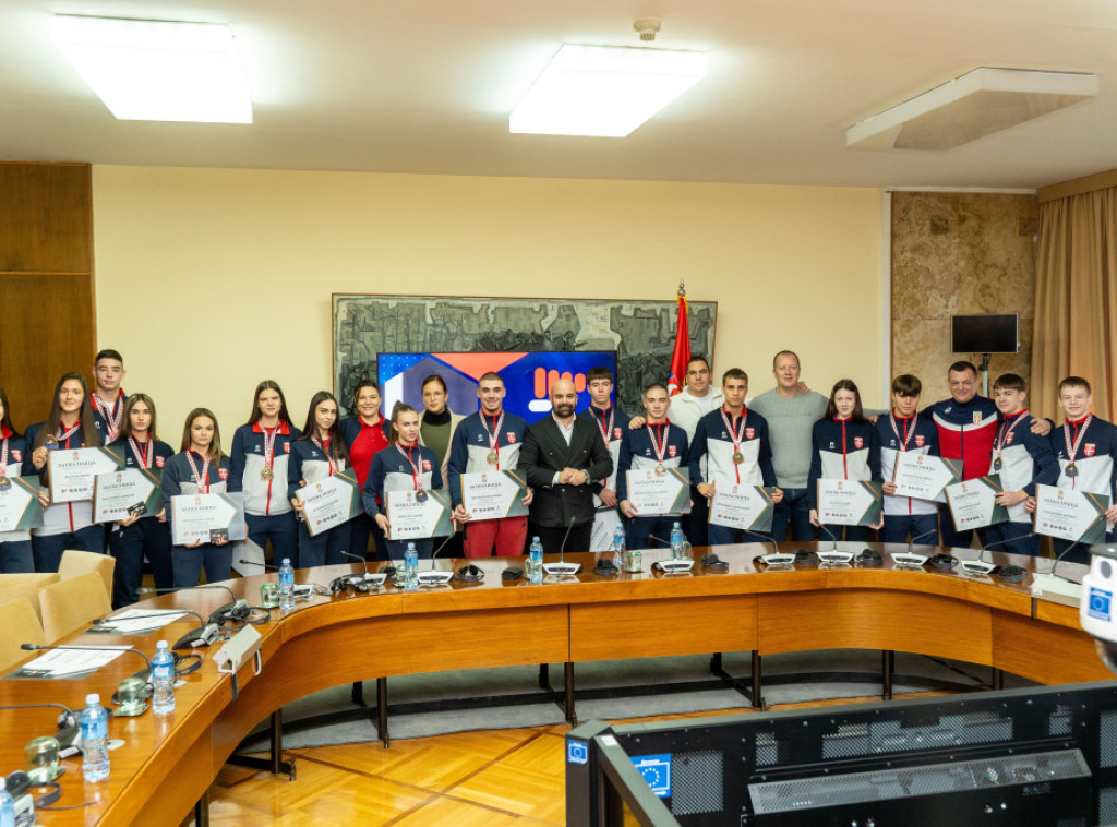 Ministarka Pavkov sastala se sa mladim karatistima Beogradskog karate saveza