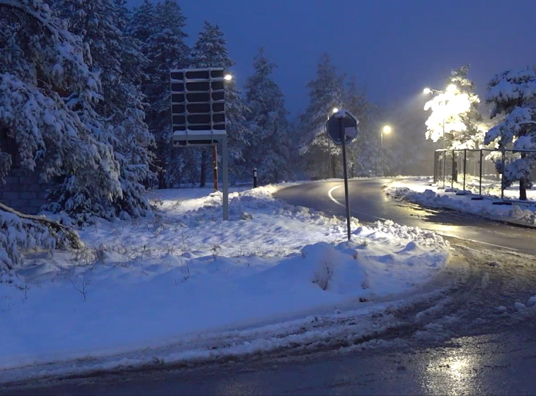 Sneg do pet centimetara na nekim deonicama, neprohodni samo pojedini putni pravci trećeg prioriteta