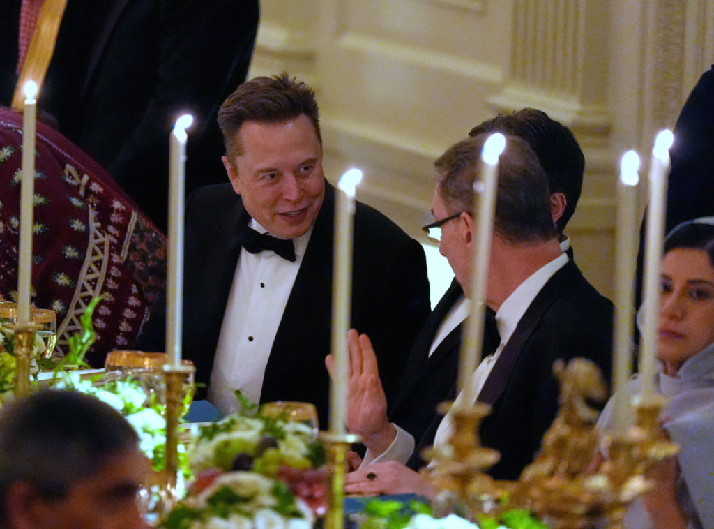 Mask ponovo u Beloj kući - povod večera sa saudijskim princom