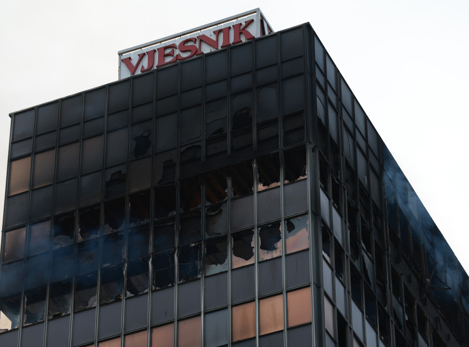 Mladićima osumnjičenim za požar u zgradi Vjesnika određen kućni pritvor
