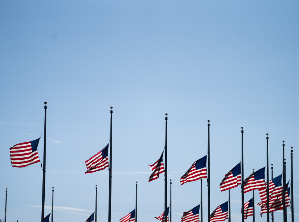 Istraživanje: Prepolovljen broj mladih Amerikanaca koji nisu sigurni u svoj identitet