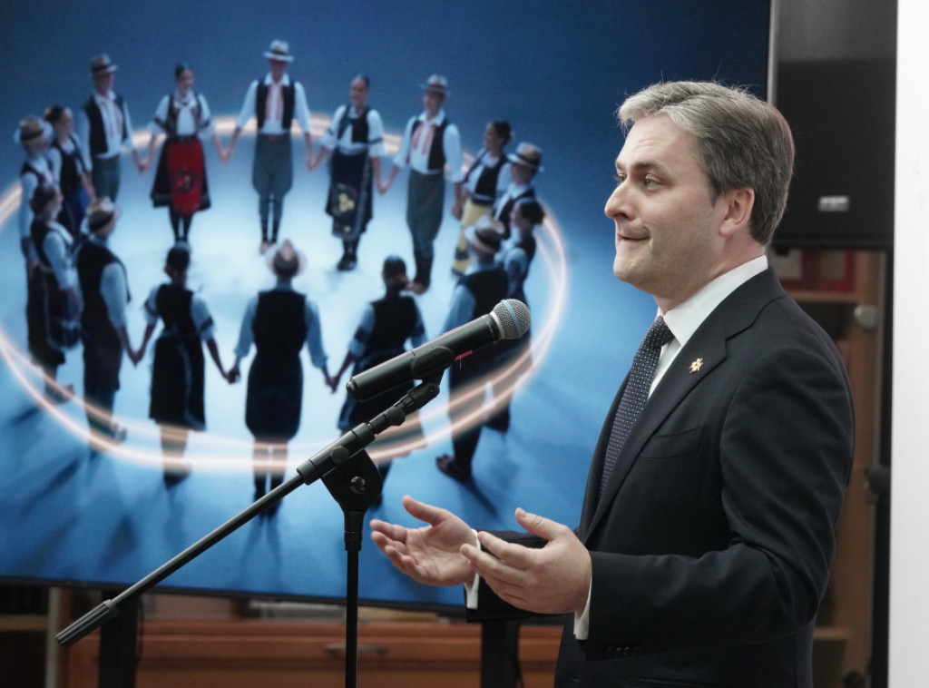 Ministar Selaković: "Srpska svita" ansambla Kolo podseća da tradicija nije prošlost