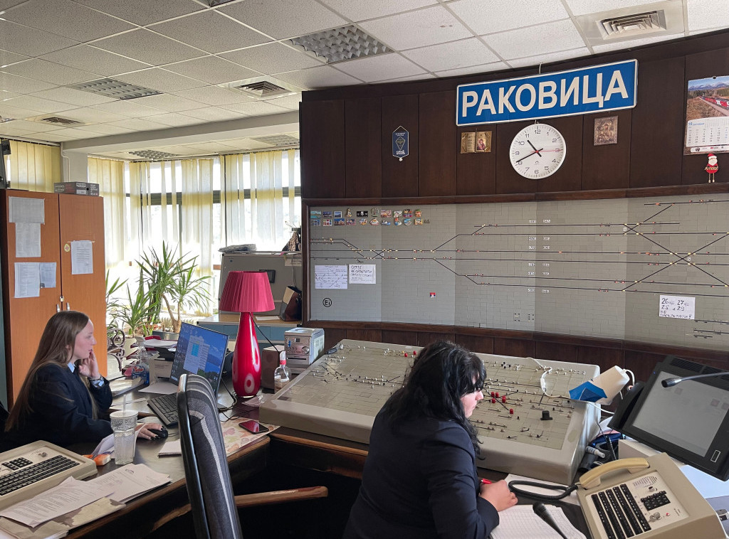 Kroz železničku stanicu Rakovica dnevno prođe 125 vozova, žene zadužene za bezbednost