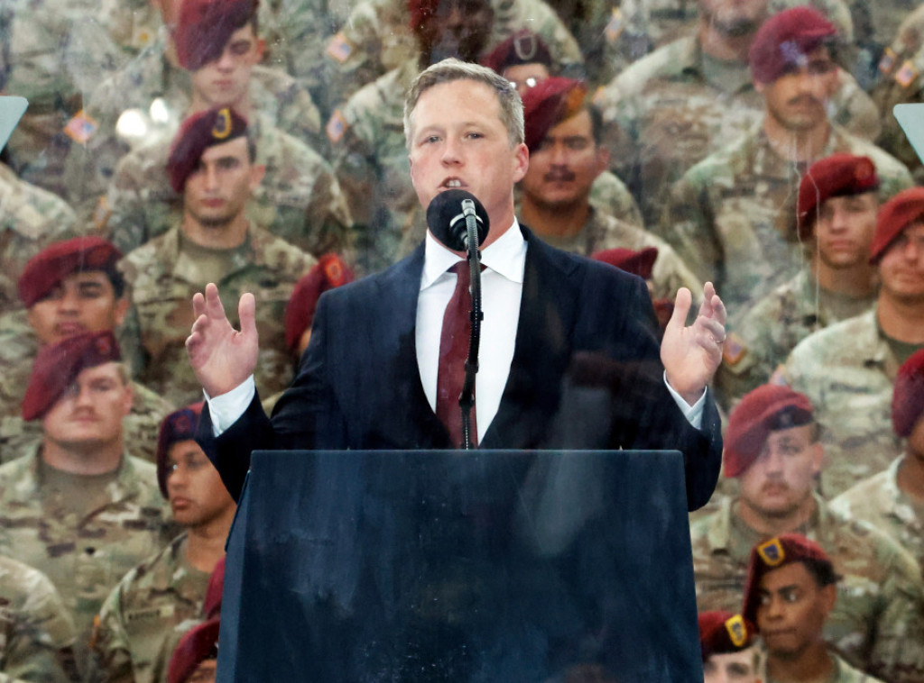 Izvori: Driskol upozorio Ukrajinu na neposredan poraz dok je promovisao mirovni plan