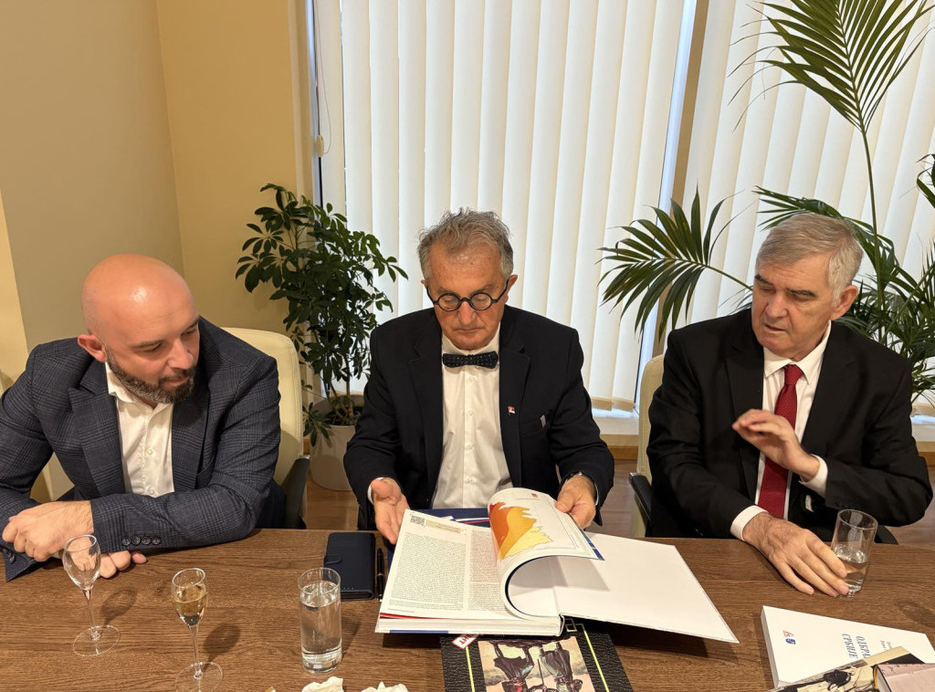 Ministar Beriša razgovarao sa Fatmirom Đekom o položaju srpske zajednice u Crnoj Gori