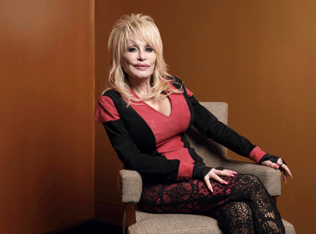 Zdravstveni problemi primorali Doli Parton da propusti prijem u Kući slavnih