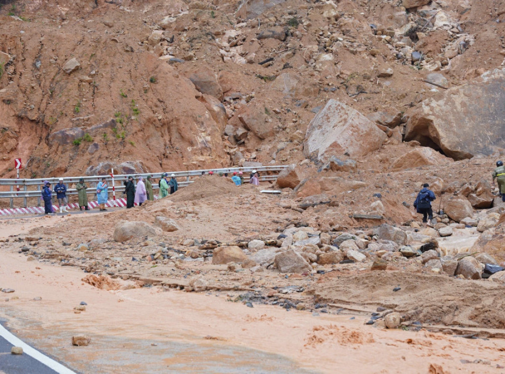Kiše pokrenule klizišta u Vijetnamu, poginulo najmanje 90 ljudi