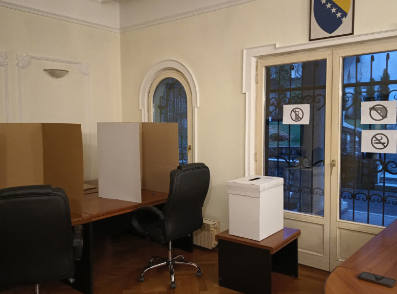 Republika Srpska: Darko Babalj (SDS) pozvao Blanušu da proglasi pobedu i izvevde narod na ulicu