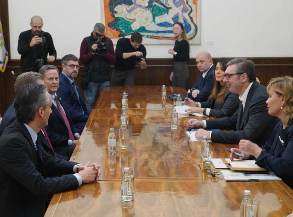 Predsednik Vučić sa kongresmenima SAD o značaju funkcionisanja NIS-a i bilateralnim odnosima