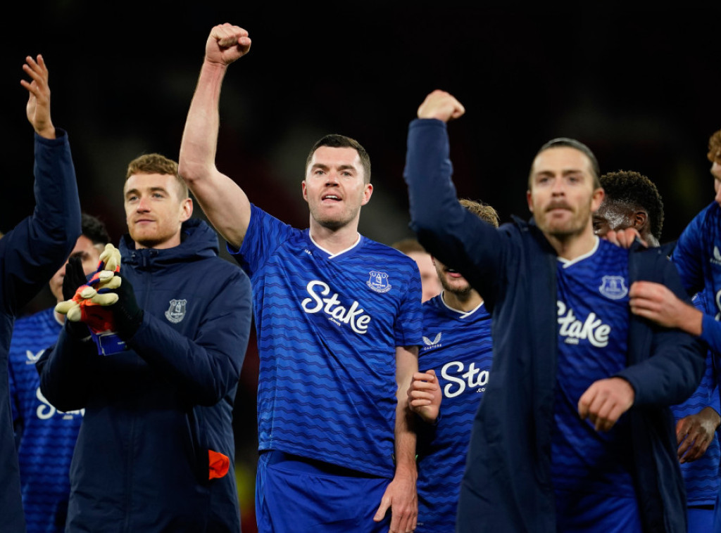 Fudbaleri Evertona sa desetoricom igrača kao gosti pobedili Mančester Junajted