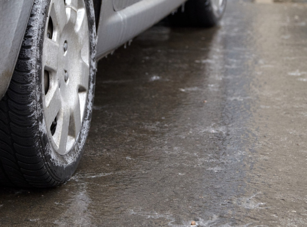 RHMZ: Uveče i tokom noći pretežno oblačno, savetuje se oprez zbog moguće poledice