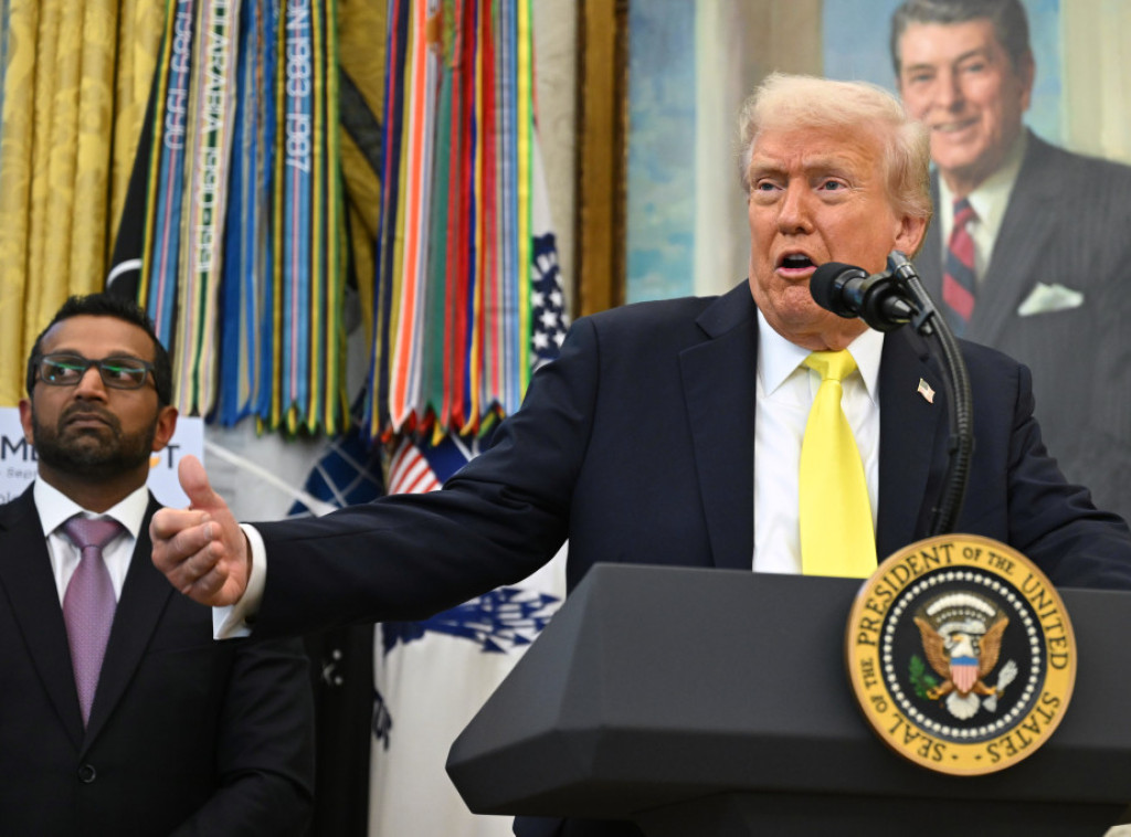 Bela kuća demantovala da Tramp razmatra smenu šefa FBI Patela