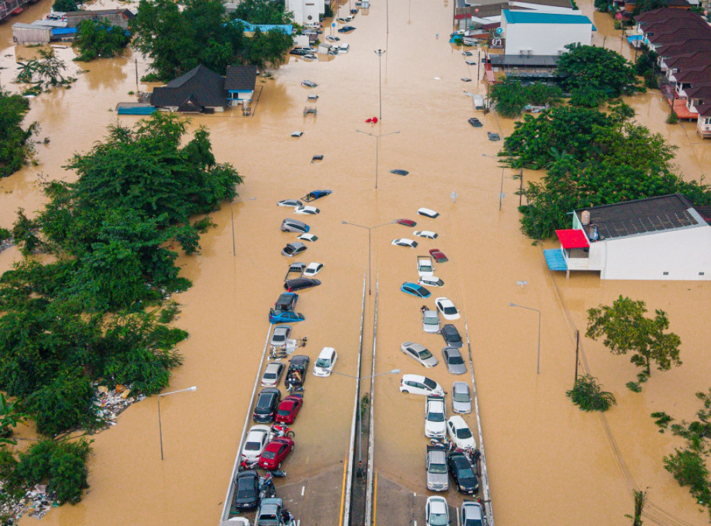 Broj žrtava u poplavama na Tajlandu porastao na 33