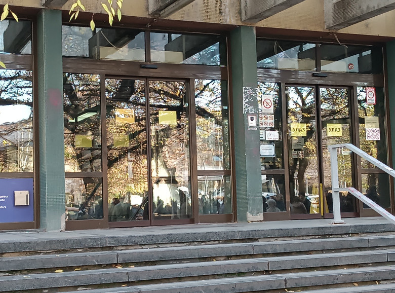 Viši sud u Novom Sadu: Određen pritvor osumnjičenima povodom sukoba u Šafarikovoj ulici