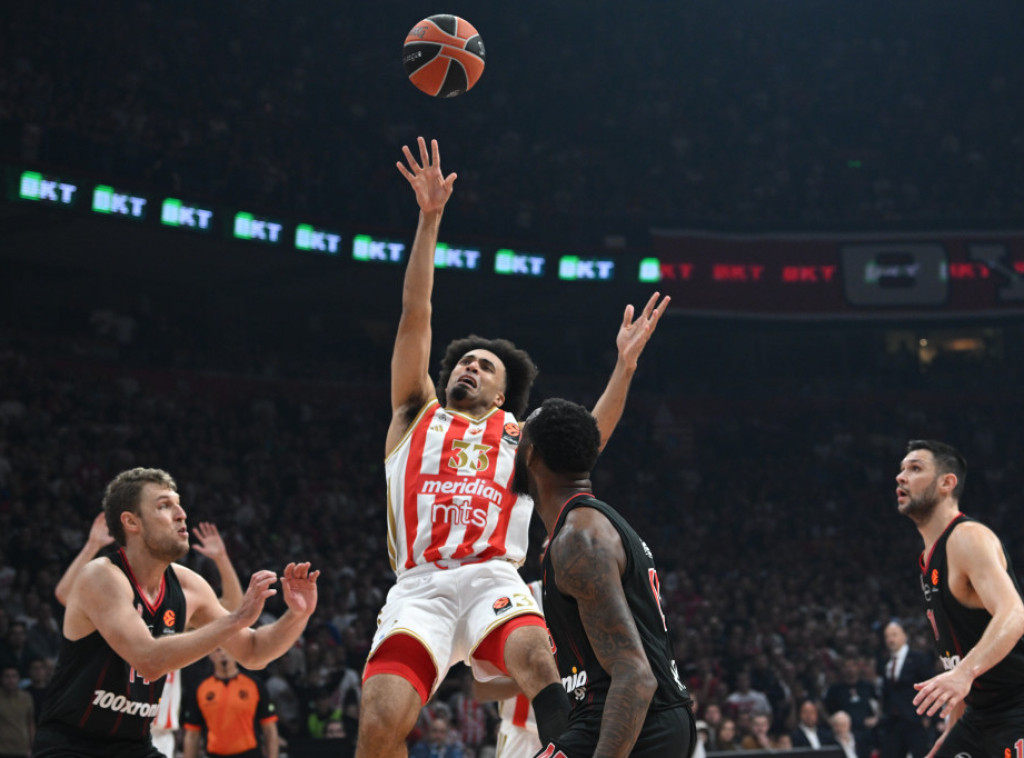 Košarkaši Crvene zvezde velikim preokretom pobedili bratski klub Olimpijakos u Areni
