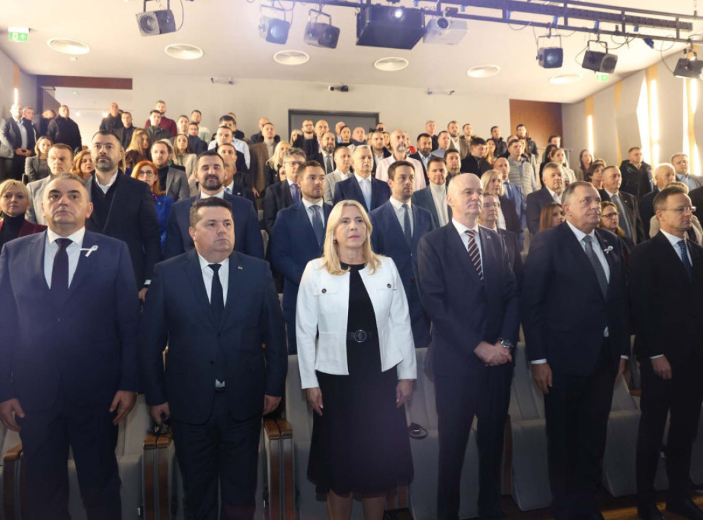 Banjaluka: Počela svečanost povodom uručenja počasnog doktorata Peteru Sijartu