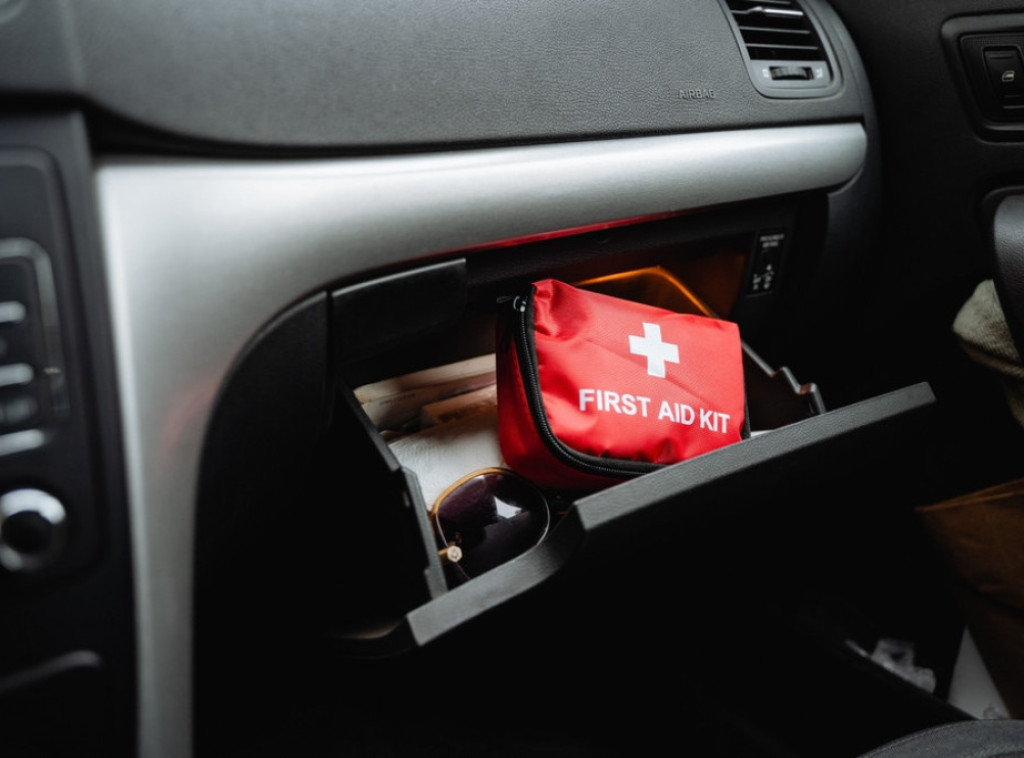 AMSS: Paketi pomoći na putu 30 odsto jeftiniji za "Crni petak" putem onlajn kupovine