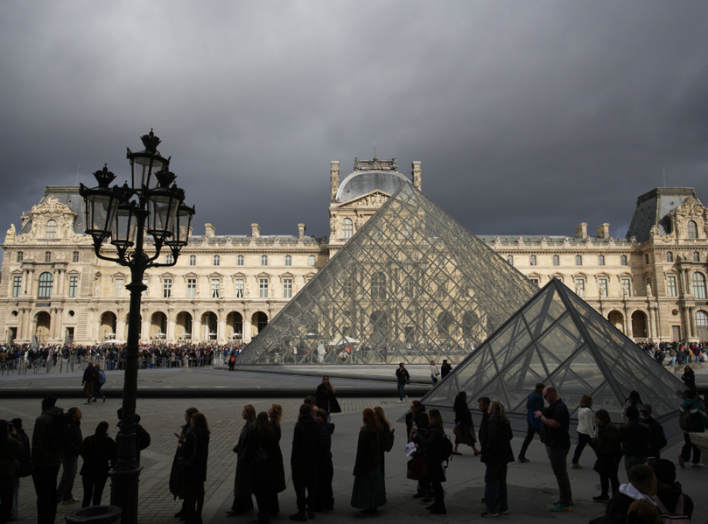 BFM: Optužena četvrta osoba osumnjičena za pljačku Luvra