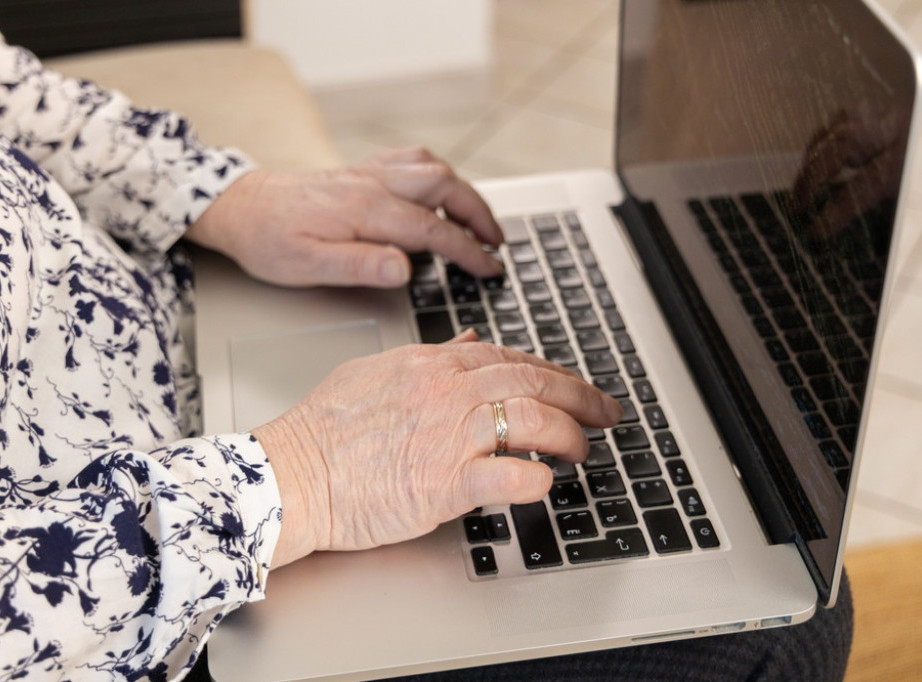 Besplatni kursevi engleskog jezika i digitalnih veština za seniore u Gradskoj opštini Savski venac